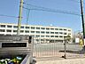 周辺：横浜市立川井小学校　1200m　徒歩15分。小学校が近いのは子育てファミリーにもおすすめのポイント。 