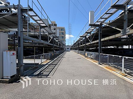 敷地内駐車場(空き状況はお問い合わせください)。