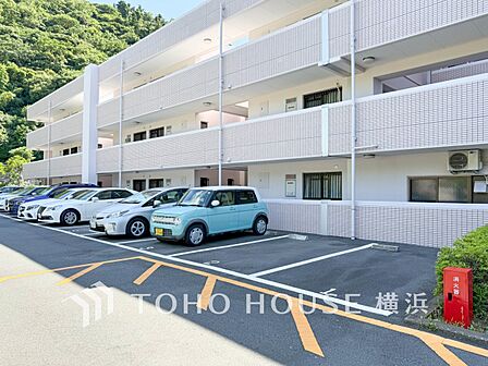 駐車場の空き状況につきましては、都度確認させていただきます。