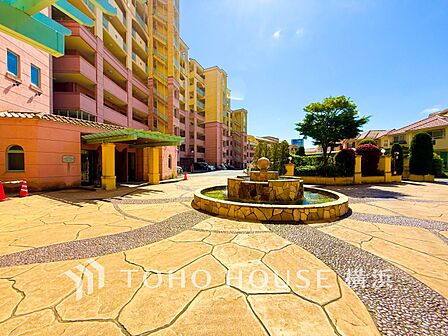 デザイン性の高いエントランスは、住む方のプライドを満たすクオリティ。