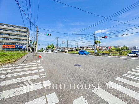 生活利便に優れた住環境に立地し、ゆとりある生活が送れます。