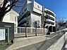 周辺：横浜市立下田小学校　650m　徒歩9分。小学校が近いのは子育てファミリーにもおすすめのポイント。 