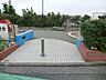 周辺：新吉田第三公園　600m　丘の上にある小さな公園。すべり台・ブランコ・砂場・鉄棒などがあります。 