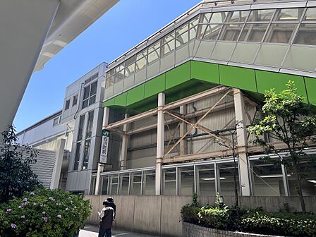 石川町駅(JR根岸線) 320m 横浜駅まで3駅7分。山手や元町、中華街といった横浜の主要な観光スポットへの入り口の駅です。