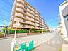 外観：生活利便に優れた住環境に立地し、ゆとりある生活が送れます。