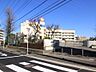 周辺：横浜市立瀬戸ケ谷小学校　550m　徒歩7分。小学校が近いのは子育てファミリーにもおすすめのポイント。 