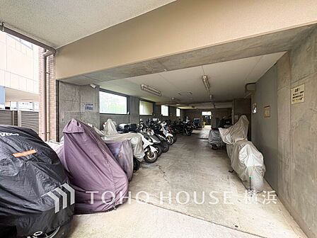 バイク置き場も完備してます。