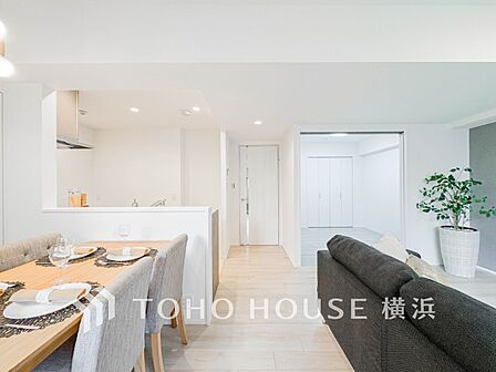 対面キッチンでリビングのご家族と会話を楽しみながらお料理できます。