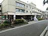 周辺：川崎市立藤崎小学校　600m　徒歩8分。小学校が近いのは子育てファミリーにもおすすめのポイントです。 