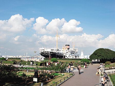 山下公園 800m 横浜ベイブリッジや港を行き交う船の眺めがロマンチックな誰もが知っている公園。