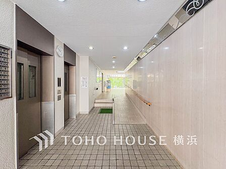 ゆとりあるロビーはお待ち合わせなどに便利。