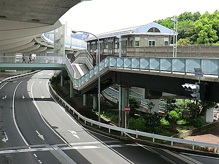 金沢シーサイドライン『鳥浜』駅 400m 三井アウトレットパーク横浜ベイサイドの最寄り駅です。
