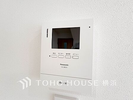 誰が来てもわかる様にモニター付きインターホンを設置。快適と安らぎを合わせた優しい設計。