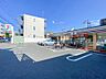 周辺：セブン-イレブン 横浜関店　750m　お手軽に食べれる食品や日用品雑貨などを扱う便利なコンビニ。 