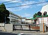 周辺：横浜市立大曽根小学校　400m　徒歩6分。小学校が近いのは子育てファミリーにもおすすめのポイント。 