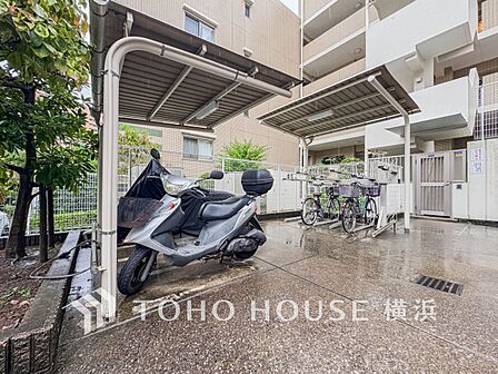 バイク置き場も完備してます。