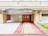 玄関：お住まいの顔となる玄関。住まう方のプライドを満たすクオリティを備えています。 
