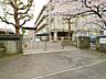 周辺：横浜市立大豆戸小学校　350m　徒歩5分。小学校が近いのは子育てファミリーにもおすすめのポイントです。 
