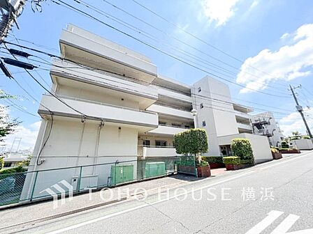 生活利便に優れた住環境に立地し、ゆとりある生活が送れます。