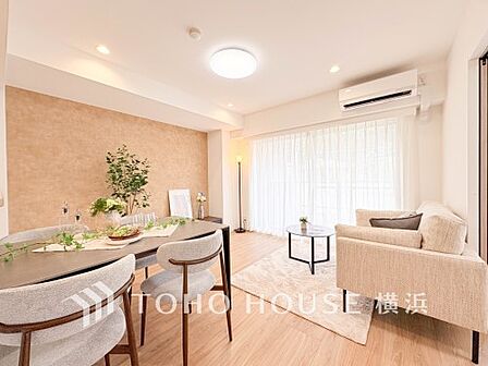 和やかで洗練された空間の演出。寛ぎとコミュニケーションを育む居心地のよい場所。