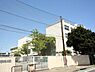 周辺：横浜市立港南台第二小学校　130m　徒歩2分。小学校が近いのは子育てファミリーにもおすすめのポイント。 