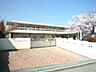 周辺：青葉保育園　1000m　テラスと園庭と目の前の公園。子ども達の遊び場が多いのが嬉しいですね。 
