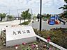 周辺：大岡公園　700m　広場や芝生、ベンチなど整備された公園。春には約60本もの桜の木がピンク色に染まる景色を楽しめます。 