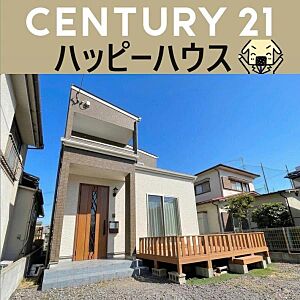 外観:ホワイト系のサイディングとダークトーンのアクセントを組み合わせたモダンなデザイン。 外観:ホワイト系のサイディングとダークトーンのアクセントを組み合わせたモダンなデザイン。