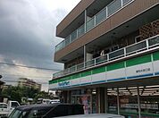 ファミリーマート浦和大谷口店まで606m
