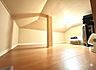 収納：2階　あると便利な小屋裏収納付き！季節物家電、スーツケースなどかさばるものもたっぷり収納出来ます。