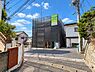 その他：建築工事が進む現地外観。周辺は戸建住宅が建ち並ぶ落ち着いた住環境で、現地までの道路状況や街並みも確認できます。完成後の住まいをイメージしながら、現地ならではの雰囲気や周辺環境をぜひご覧ください。