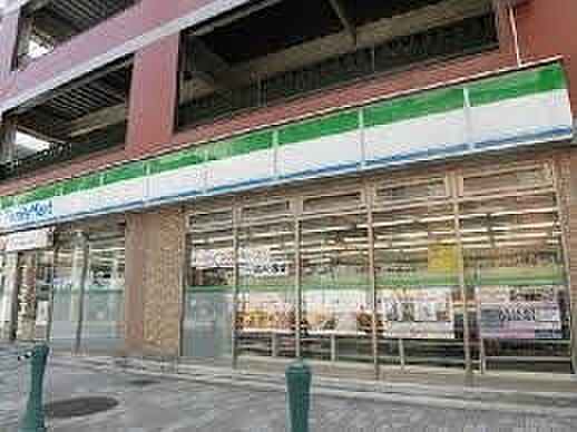 画像18:ファミリーマートみなと元町駅前店まで125m