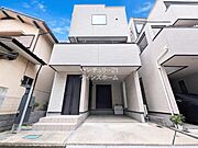 2021年築の築浅物件！使いやすい間取りにたっぷりの収納をご用意した、永住邸に相応しい屋上バルコニー付きの邸宅です！南東道路に面した閑静な住宅地で、生活施設が徒歩圏内に揃う利便性の高い住環境です。
