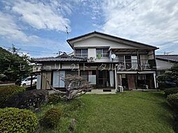 物件画像 日本庭園を思わせるきれいに整備された庭が特徴です。