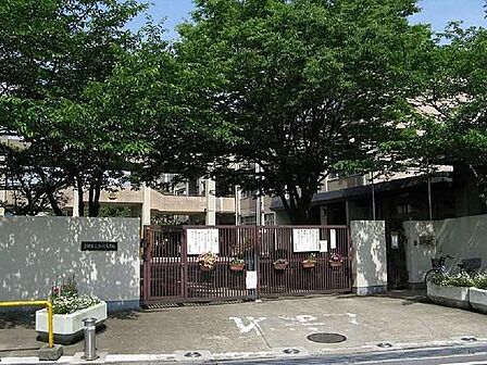 京都市立西野小学校まで813m