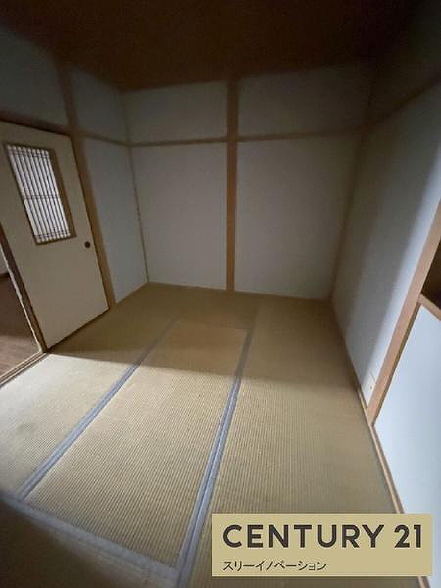 Used detached house · 4LDK in Osaka &mdash; photo 7