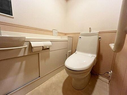 トイレです!※生成AIにより小物等撤去しております。