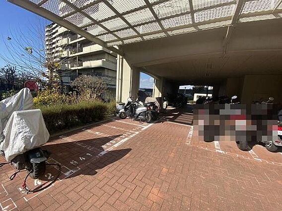 バイク置場です...