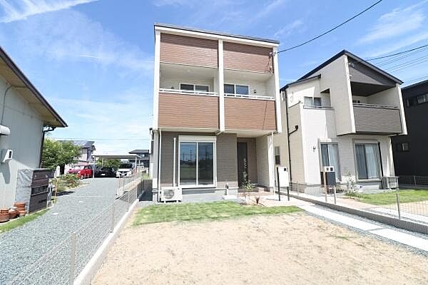 外観 長期優良住宅 嬉しいエアコン・照明付き　磐田市高木