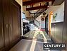 玄関：【　玄関　/　entrance　】上部吹抜けで開放感のある玄関！ゆとりある広さで帰宅・来客を心地よく迎えてくれます！シューズボックス完備