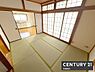 和室：【　1階和室　/　6帖　】ダイニング横に備わった収納完備の和室お子様の遊び場やリビング続き間としても最適なスペース！