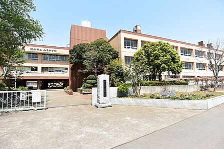 狭山市立山王中学校まで1646m