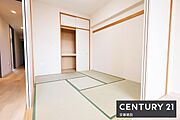 【　和室　/　4.5帖　】リビング横に備わった収納完備の和室お子様の遊び場やリビング続き間としても最適なスペース！