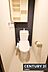 トイレ：【　トイレ　/　toilet　】清潔的なウォッシュレット付きトイレトイレットペーパーや掃除用具をしまえる収納付き