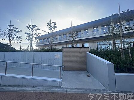 香取台小学校まで597m
