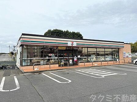 セブンイレブン万博記念公園駅西店まで353m