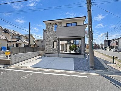 外観:全3棟の落ち着いた街並みが広がる新築分譲地。ご近所との距離感もちょうど良く、落ち着いた暮らしが叶います。 外観:全3棟の落ち着いた街並みが広がる新築分譲地。ご近所との距離感もちょうど良く、落ち着いた暮らしが叶います。