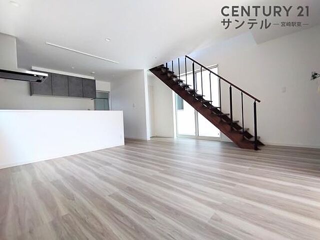 リビング/ダイニング 宮崎市曽師町232-1