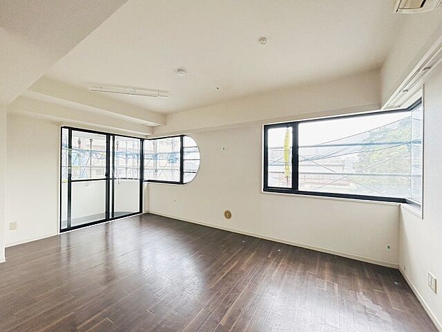 リビング/ダイニング ロイヤル多摩蘭坂ハイツ 3階/-