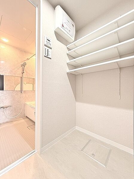 実際に室内をご見学頂くと生活のイメージが広がると思います。家具を置いたイメージや窓からの景色など。周辺で販売に出している物件も一緒にまとめてご見学頂き、比較する事もできます。